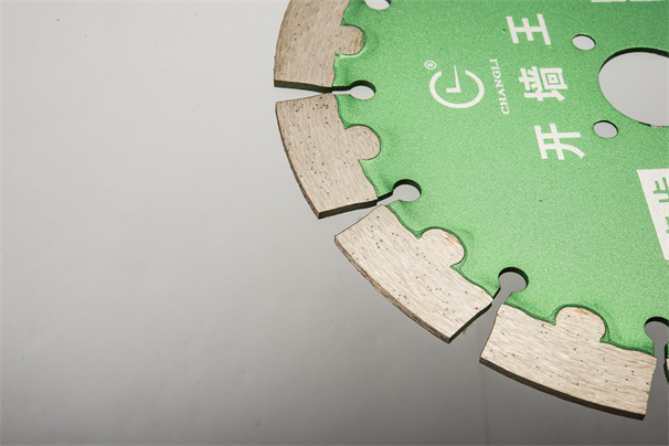 墻槽切割片在鋸切時會出現哪些磨損現象呢？